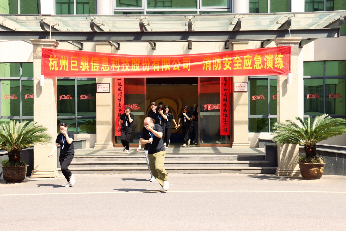 1715909261323685.jpg 小.jpg